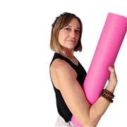 Profesora de yoga con 22 años de experiencia.
Amplia formación.
Clases para todos los niveles de práctica